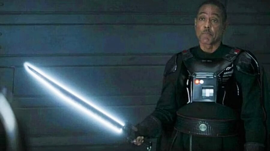 Moff Gideon using the Darksaber giancarlo esposito 900x506 1